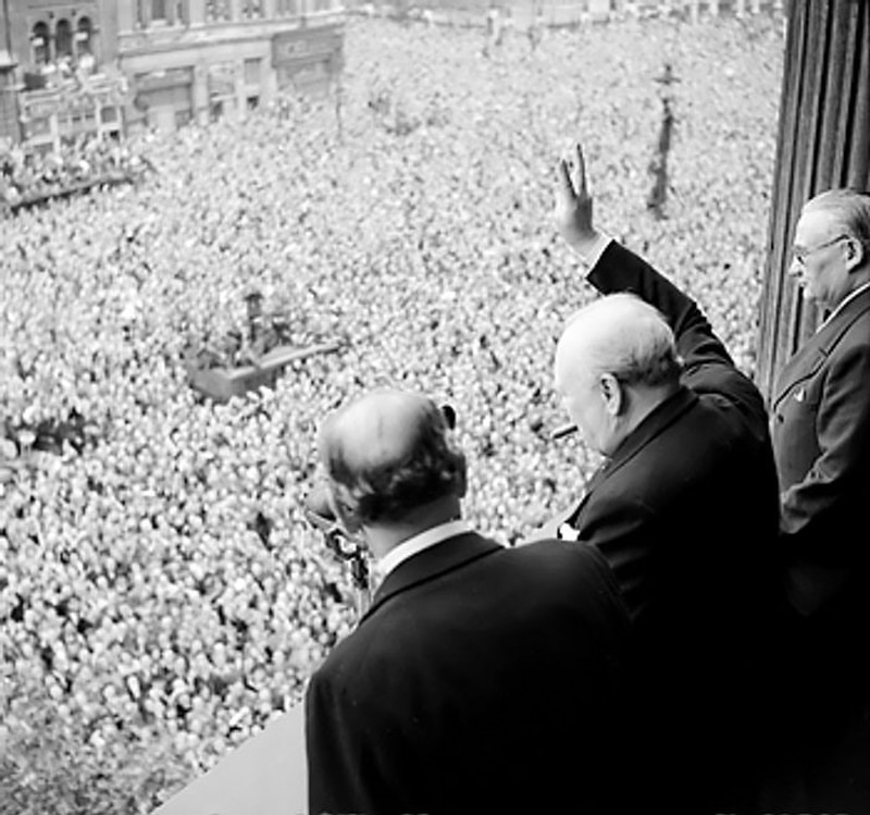 Black and white VE Day crowd