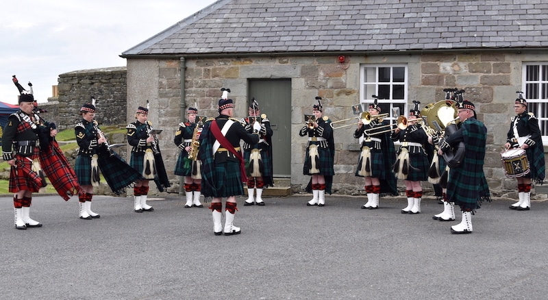 The 7SCOTS band provided music.